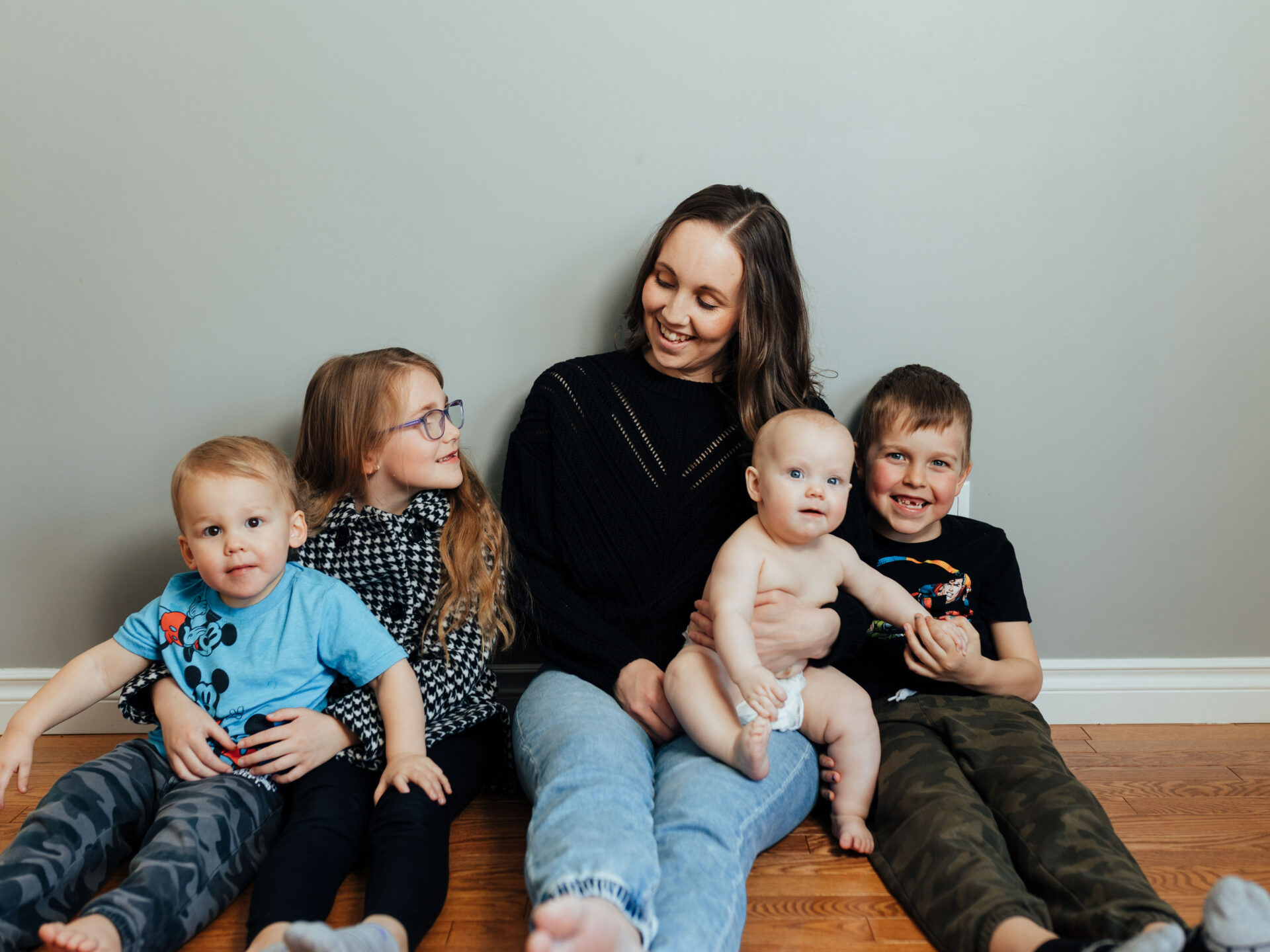 Mother and her children. Lactation Consultant.